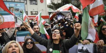 Jamenei defiende que el gobierno iraní debe «romperle la espalda a los sediciosos»