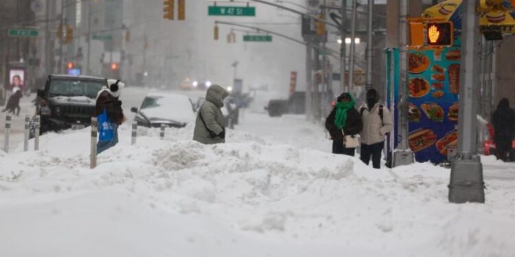Gran tormenta invernal en EU deja saldo de por lo menos once muertos