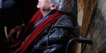 Defendiendo Al Cavernícola Inicia el Año Noche de Reyes Magos