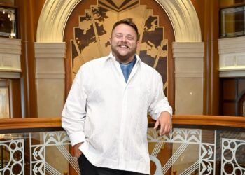 Rodrigo de la Cadena llevará el bolero sinfónico al Teatro de la Ciudad en una noche dedicada al amor