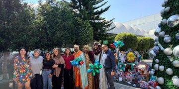 La Misión del 4º Rey Mago cumple su propósito y lleva la magia del Día de Reyes a niñas y niños de Casa de la Amistad