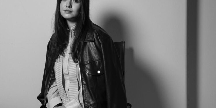 Paulina Ávila presenta «La hora azul», una exploración fotográfica sobre lo efímero, la memoria y la convivencia