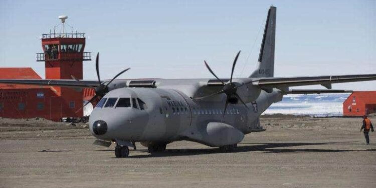 Semar repatria cuerpos de mexicanos fallecidos en accidente aéreo en Galveston