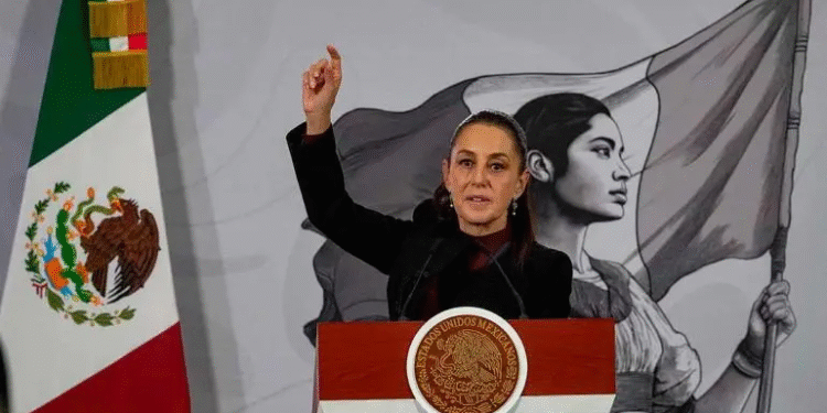 Sismo interrumpe la conferencia mañanera en Palacio Nacional