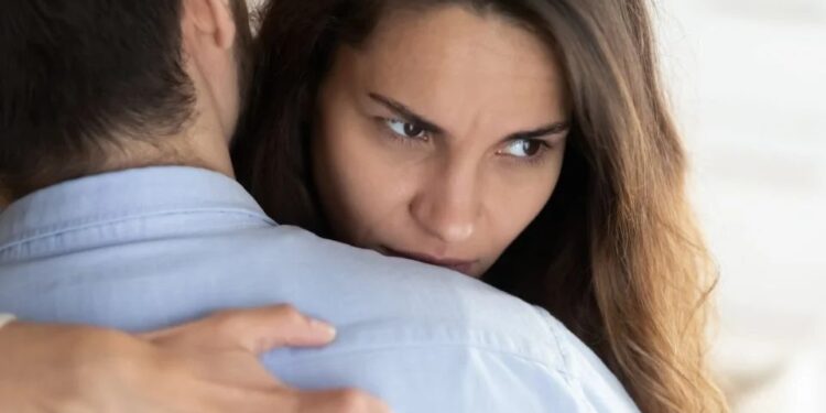 Los abrazos ayudan a mejorar la salud mental, pero hay quienes los usan para manipular