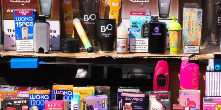 Decomisan más de 50 mil vapeadores en CDMX