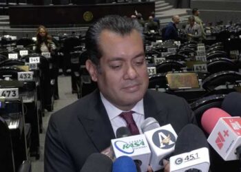 “Entre la Constitución y la campaña mediática”, libro con una perspectiva distinta sobre asignación de diputaciones, señala Sergio Gutiérrez