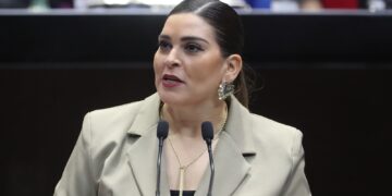 Ana Isabel González realiza visita guiada con estudiantes de Ciencias Políticas, Relaciones Internacionales y Derecho de la FES Acatlán