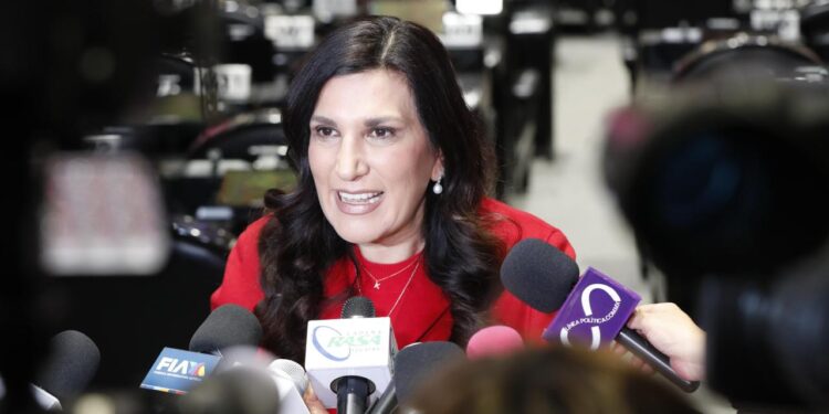 La prioridad de los legisladores en la reforma electoral debe ser que el crimen organizado saque las manos de las campañas: Kenia López Rabadán