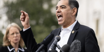 Archivos Epstein: demócratas exigen que Trump declare ante el congreso sobre lazos con el pederasta