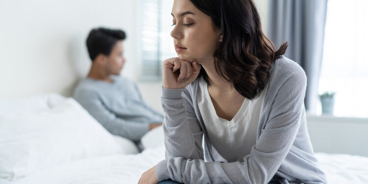 Cuando el amor duele: ¿Tu pareja te presiona para embarazarte o impedir una decisión reproductiva?