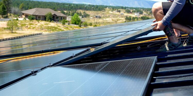 S-5 revoluciona los techos solares metálicos con anclajes que reducen peso y costos