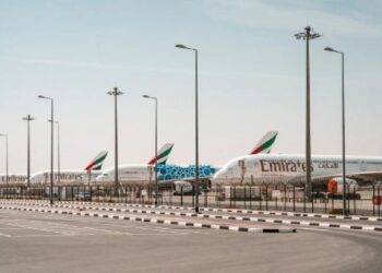 Caos en aeropuertos: suspenden vuelos en todo Medio Oriente tras ataques contra Irán