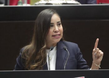 Proponen permisos laborales para madres, padres o personas tutoras de niñas y niños con autismo