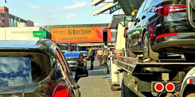 Comienzan sanciones contra conductores de plataformas digitales en el AICM