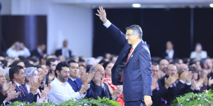 IV Informe: Villarreal pide cerrar paso a las oligarquías