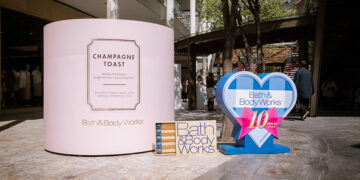 Bath & Body Works presentará su vela gigante Champagne Toast en México para celebrar Fragrance Week