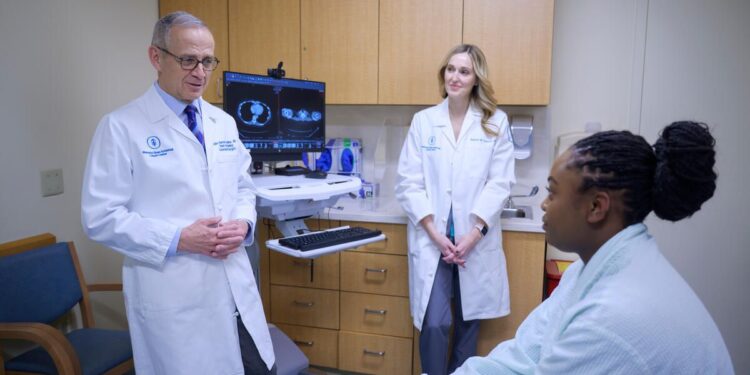 Aumentan los casos de cáncer colorrectal de inicio temprano en adultos jóvenes, alertan expertos de Memorial Sloan Kettering