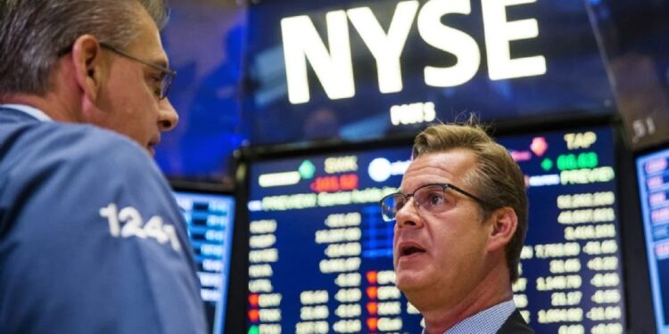 Wall Street abre en rojo: indicadores caen ante menores expectativas de negociaciones entre EU e Irán