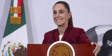 Contratación de más de 14 mil médicas y médicos especialistas este año es histórica; “fortalece los tres sistemas de salud”: Presidenta