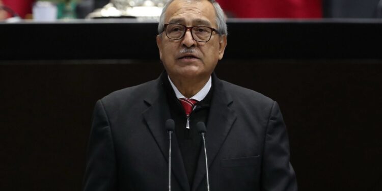 Plantean implementar “escalón universal” en espacios públicos para personas de talla baja