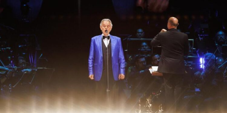 Noche histórica en el Zócalo: Andrea Bocelli fusiona ópera y cumbia con Los Ángeles Azules