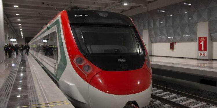 Claudia Sheinbaum anuncia que el Tren Suburbano será operado por el gobierno y llevará el nombre de Felipe Ángeles