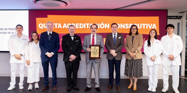COMAEM reacredita por quinta ocasión consecutiva la Carrera de Médico Cirujano de la UAG