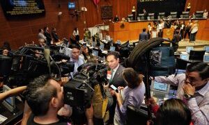 El senador Enrique Vargas del Villar, en la Comisión Permanente del Congreso de la Unión