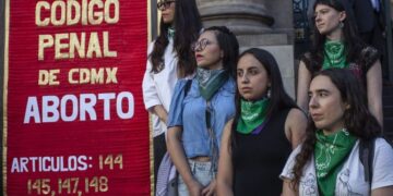 Exigen feministas al Congreso de la CDMX eliminar el aborto como delito del Código Penal