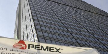 Pemex denuncia a empleada por presunto enriquecimiento tras lujosa fiesta de su hija