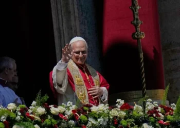 Papa León XIV llama a deponer las armas y buscar la paz en su primera misa de Pascua