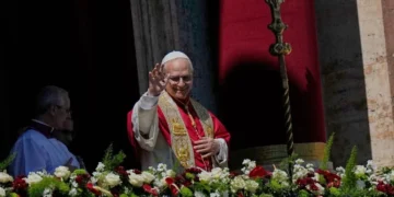 Papa León XIV llama a deponer las armas y buscar la paz en su primera misa de Pascua