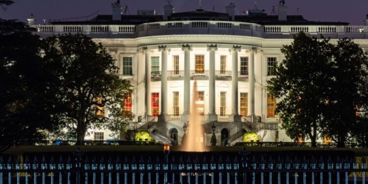 El Servicio Secreto de EU indaga un posible tiroteo cerca de la Casa Blanca esta madrugada