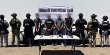 Detienen en Culiacán a cuatro sujetos armados a bordo de un vehículo robado