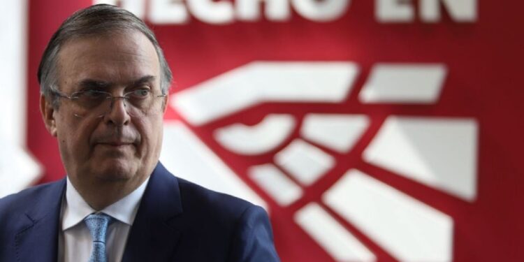 Sheinbaum descarta salida de Ebrard de Economía pese a investigación por alojar a su hijo en la embajada de Londres