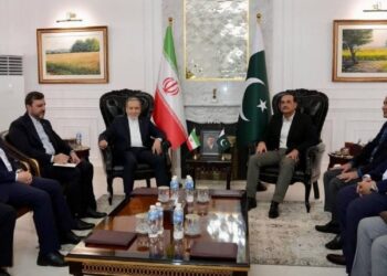 Ministro de Exteriores de Irán sostiene negociaciones con Pakistán, pero evita encuentro con representantes de EU