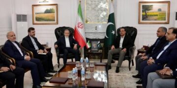 Ministro de Exteriores de Irán sostiene negociaciones con Pakistán, pero evita encuentro con representantes de EU