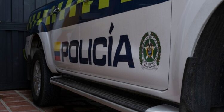 Ataque en Colombia: explosivos destruyen una caseta de cobro en la Vía Panamericana un día después de la investidura de Abelardo de la Espriella