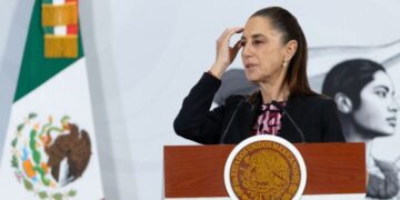 Sheinbaum es más indecisa y está agotada frente a la doble presión de Trump y López Obrador: WSJ