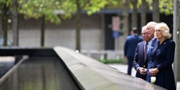 El rey Carlos III y Camila visitan la zona cero de los atentados del 11 de septiembre en Nueva York