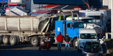 Transportistas y agricultores convocan a megaparo nacional el lunes