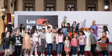 Queremos que las niñas y niños sean felices: Presidenta anuncia el inicio de la entrega del apoyo para uniformes y útiles “Rita Cetina”