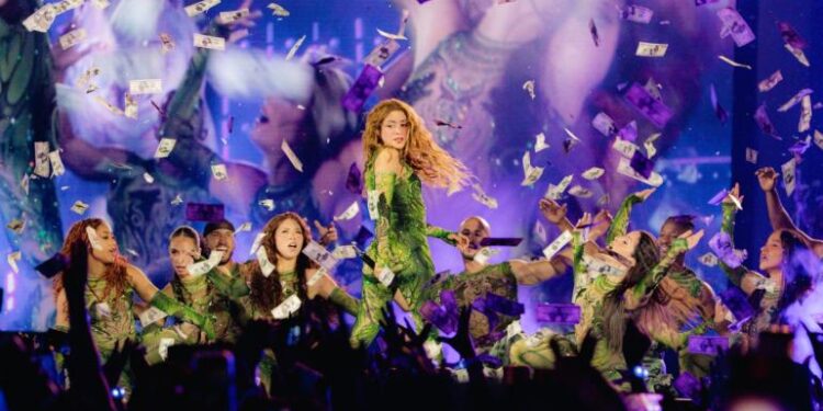 Sin costo al erario; concierto de Shakira en el Zócalo fue financiado por iniciativa privada