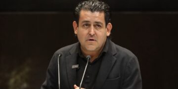 Impulsan reformas para regular la zona de parada de las motocicletas e impedir que usen ciclovías, aceras y zonas peatonales
