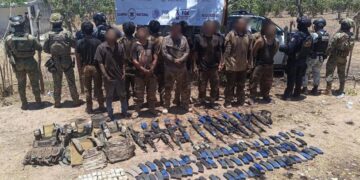 ¡Golpe al narco! Semar detiene a 13 con equipo táctico en Mazatlán, Sinaloa