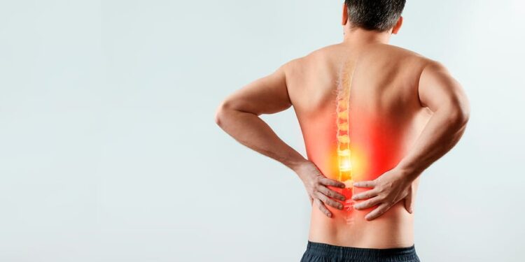 ¿Dolor de espalda que no desaparece? Podría ser Espondilitis Anquilosante