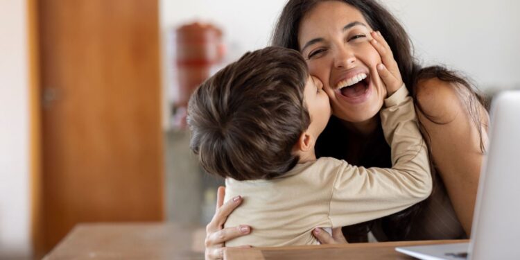 Mamá y profesionista, la reinvención que impulsa el éxito a través de la educación: Tecmilenio