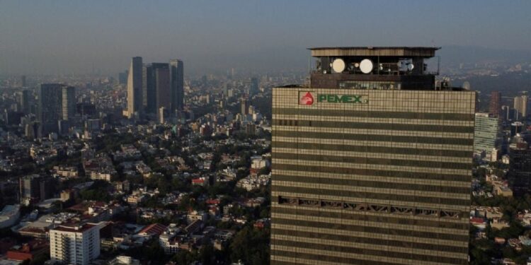 Pemex aplaza hasta 2033 el pago de más de 250 mil mdp de su deuda con proveedores
