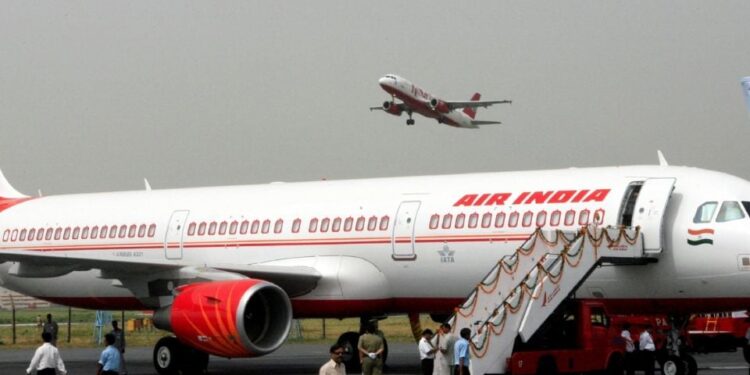 Aerolíneas de la India recortan vuelos internacionales ante encarecimiento del combustible